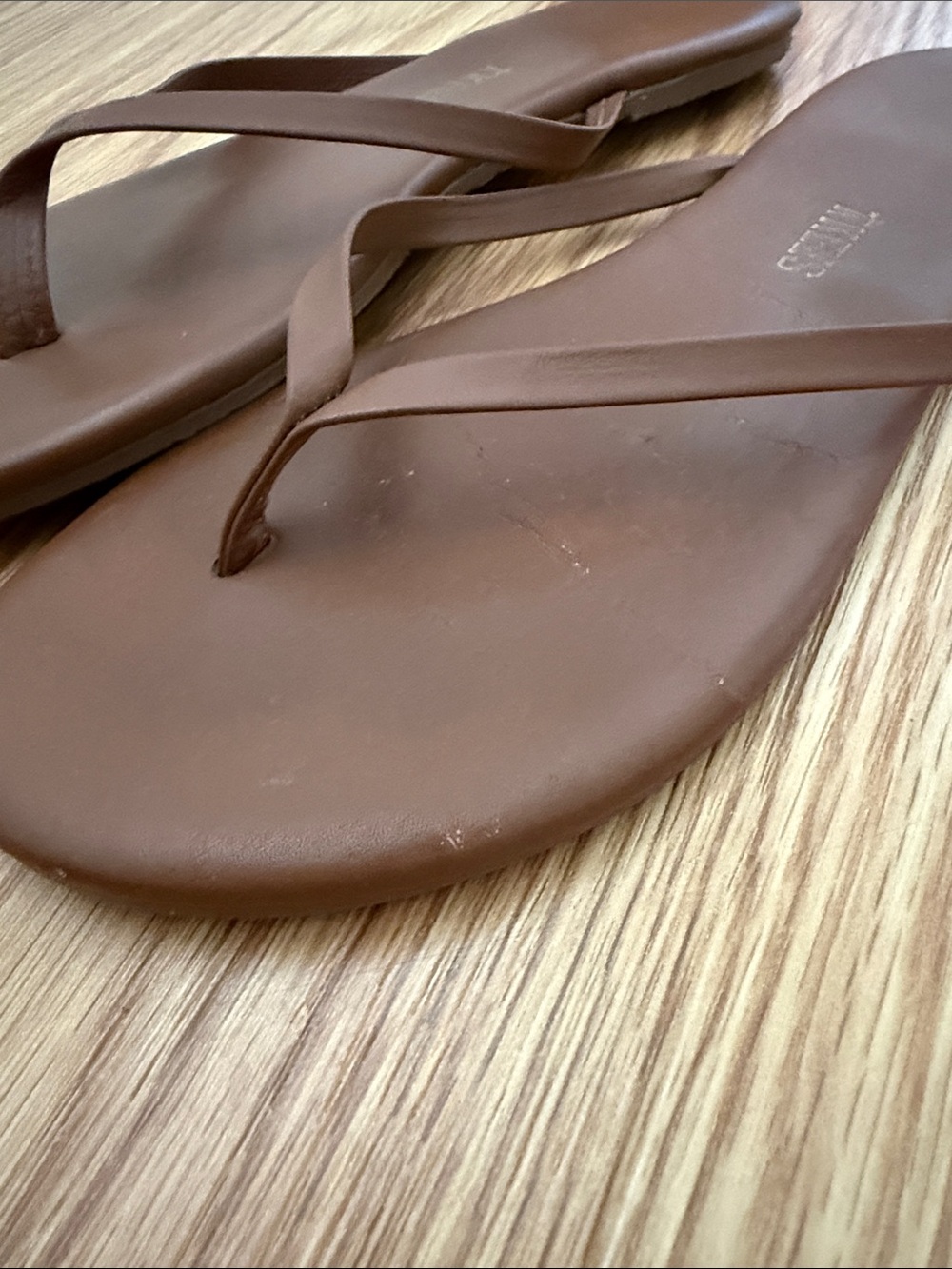 Tkees Leather Flip Flops - Picture 5 of 5